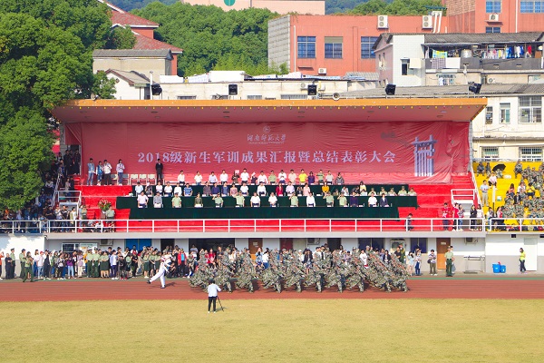 (通讯员 程建波 马睿 向闻笛 单翔鹭 荆鹏洋 樊钰婷)9月29日上午,我校