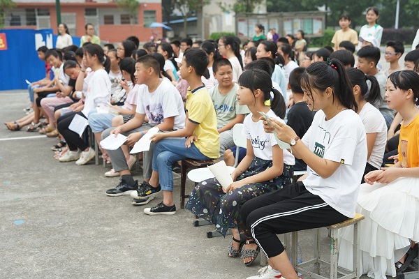 我校外国语学院赴邵阳隆回三下乡暑期社会实践团队在隆回县雨山中学